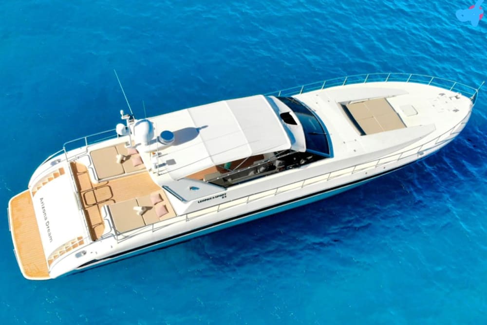 Explore the east side of Crete with an Arno Leopard motor yacht