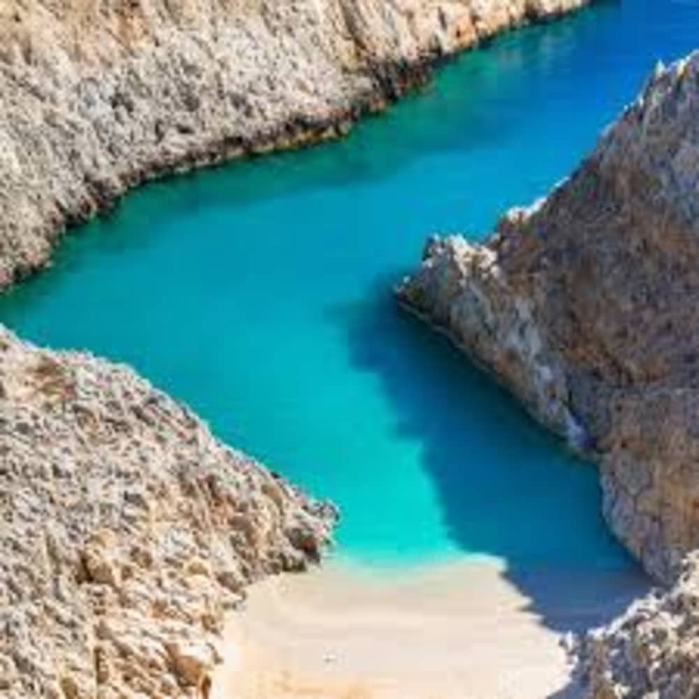 Explore the east side of Crete with an Arno Leopard motor yacht