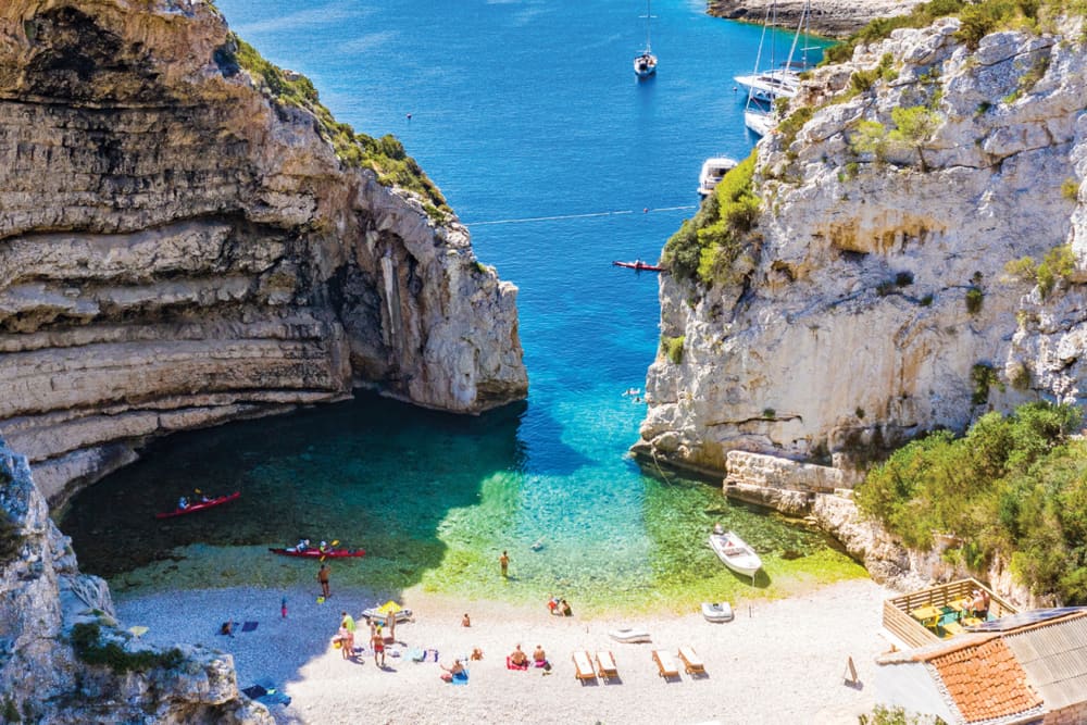 Expérience en hors-bord dans la grotte bleue et les 5 îles