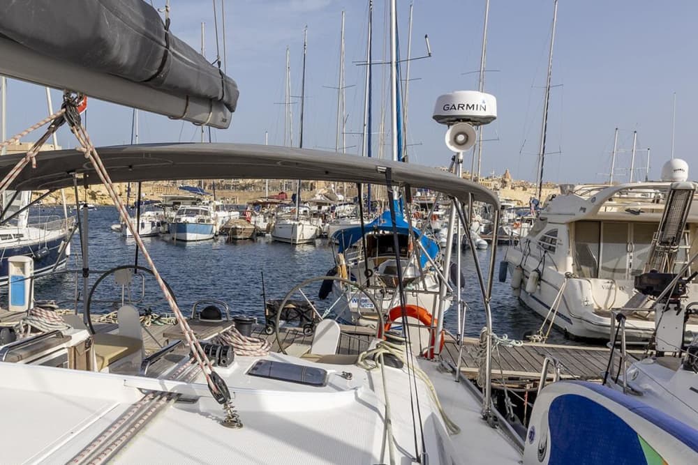 Journée de voile à Malte – Lagon Bleu, Comino et Baies Cachées