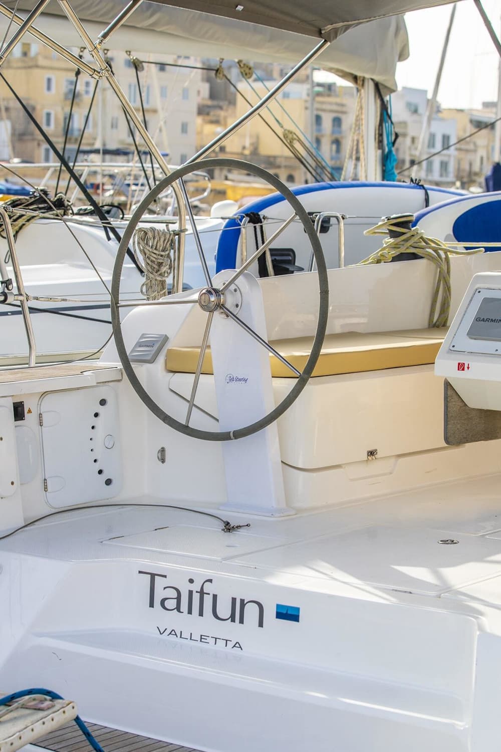 Journée de voile à Malte – Lagon Bleu, Comino et Baies Cachées