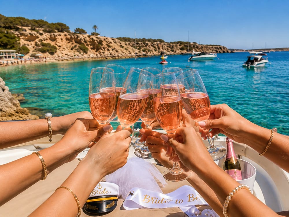 Ibiza: Private tour for hen parties with a surprise included