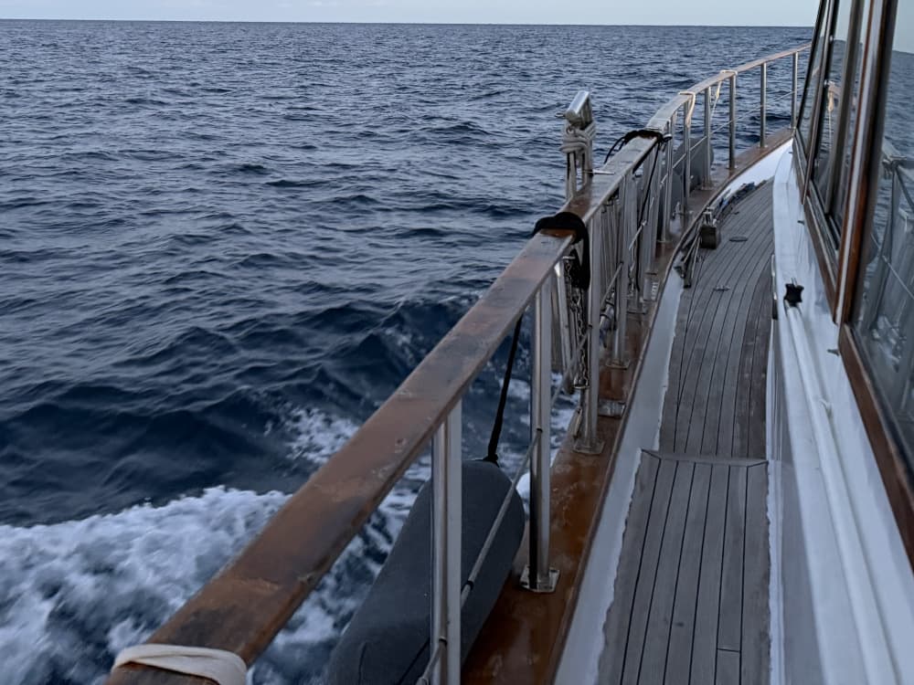 Aperitivo al tramonto a bordo del Caicco Lucifero