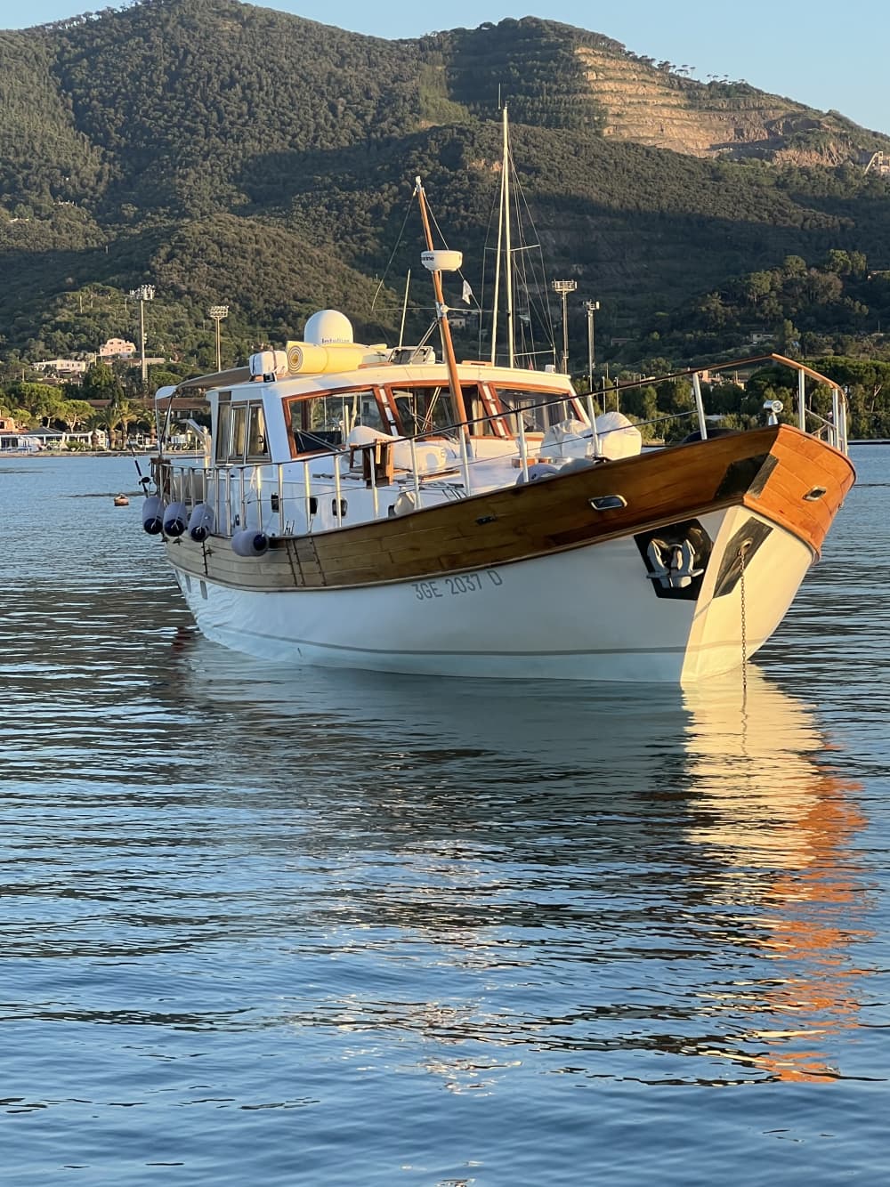 Aperitivo al tramonto a bordo del Caicco Lucifero