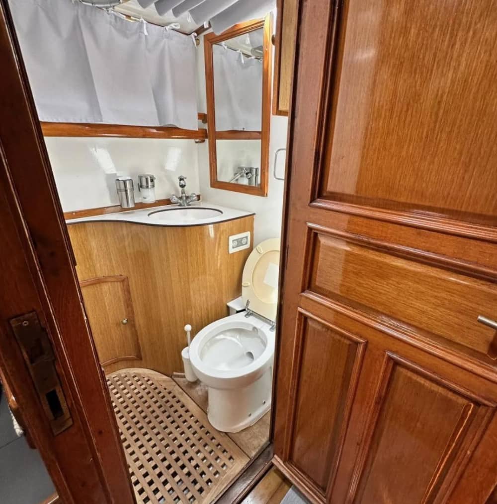 Aperitivo al tramonto a bordo del Caicco Lucifero