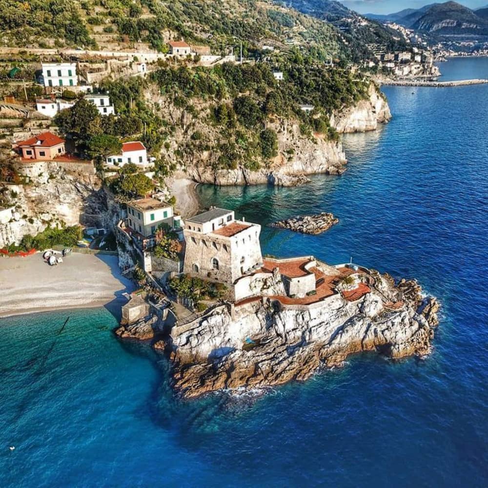 Gozzo VIVEUR: 7-Hour Amalfi Coast Tour from SALERNO