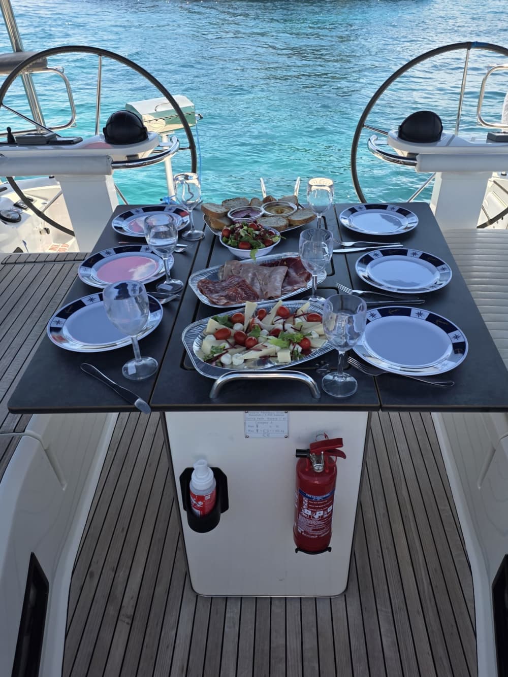4 uur durende zonsondergangcruise vanuit Msida – Aperitief, zwemmen en uitzicht tijdens het gouden uur