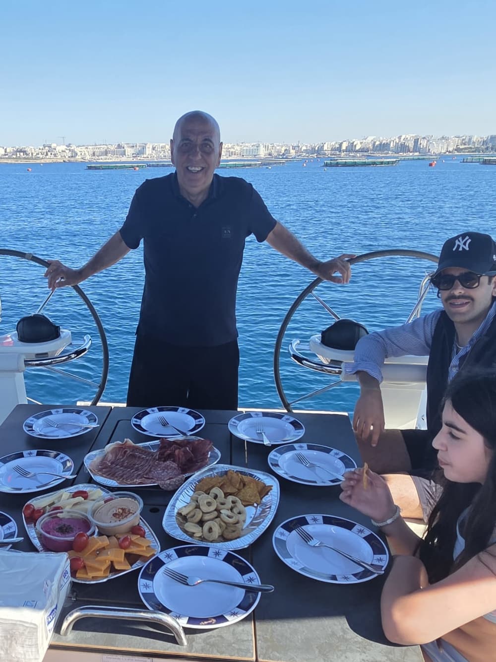 4 uur durende zonsondergangcruise vanuit Msida – Aperitief, zwemmen en uitzicht tijdens het gouden uur