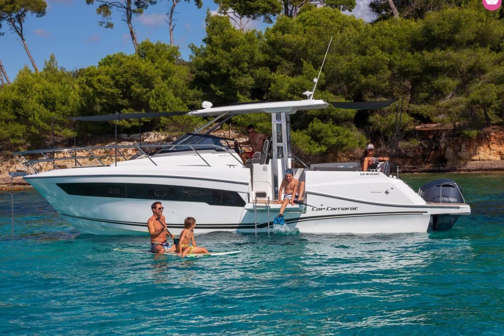 Tour "All Inclusive" a Jeanneau Cap Camarat: Baia per Baia, Patrimonio di Hvar, Degustazione di vini e olive a Hvar e sull'isola di Brač oppure "Crea il tuo itinerario"
