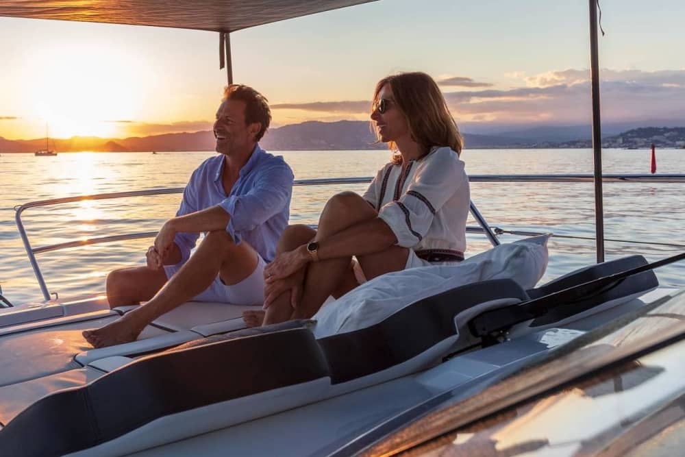 Tour "All Inclusive" a Jeanneau Cap Camarat: Baia per Baia, Patrimonio di Hvar, Degustazione di vini e olive a Hvar e sull'isola di Brač oppure "Crea il tuo itinerario"