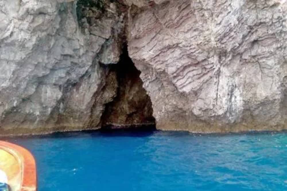 3-Hour Taormina Boat Tour: Isola Bella, Caves, and Snorkeling