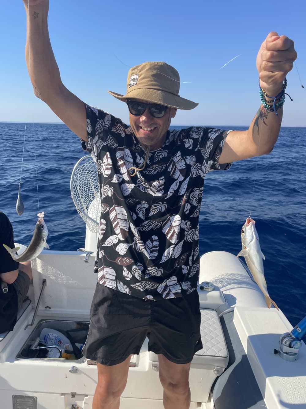 Alquiler de embarcaciones de pesca en Porto Cesareo: pesca deportiva con instructor FIPSAS y equipo profesional.