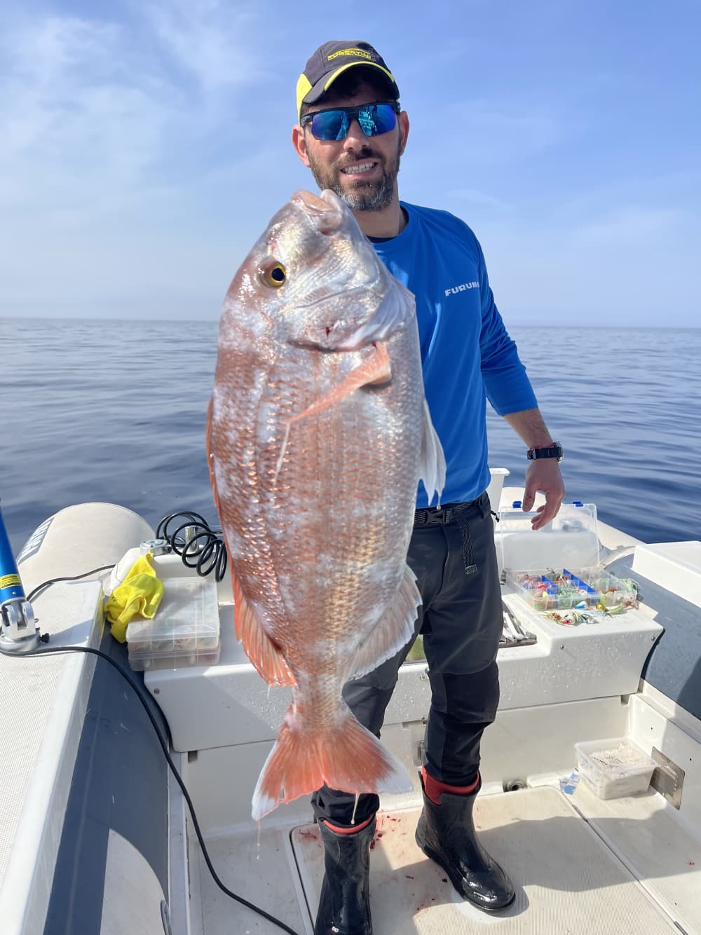 Alquiler de embarcaciones de pesca en Porto Cesareo: pesca deportiva con instructor FIPSAS y equipo profesional.