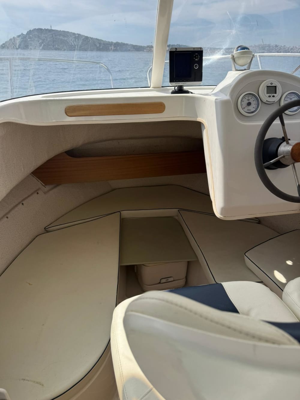 4-Hour Private Boat Tour – Relax & Explore Around Ražanj