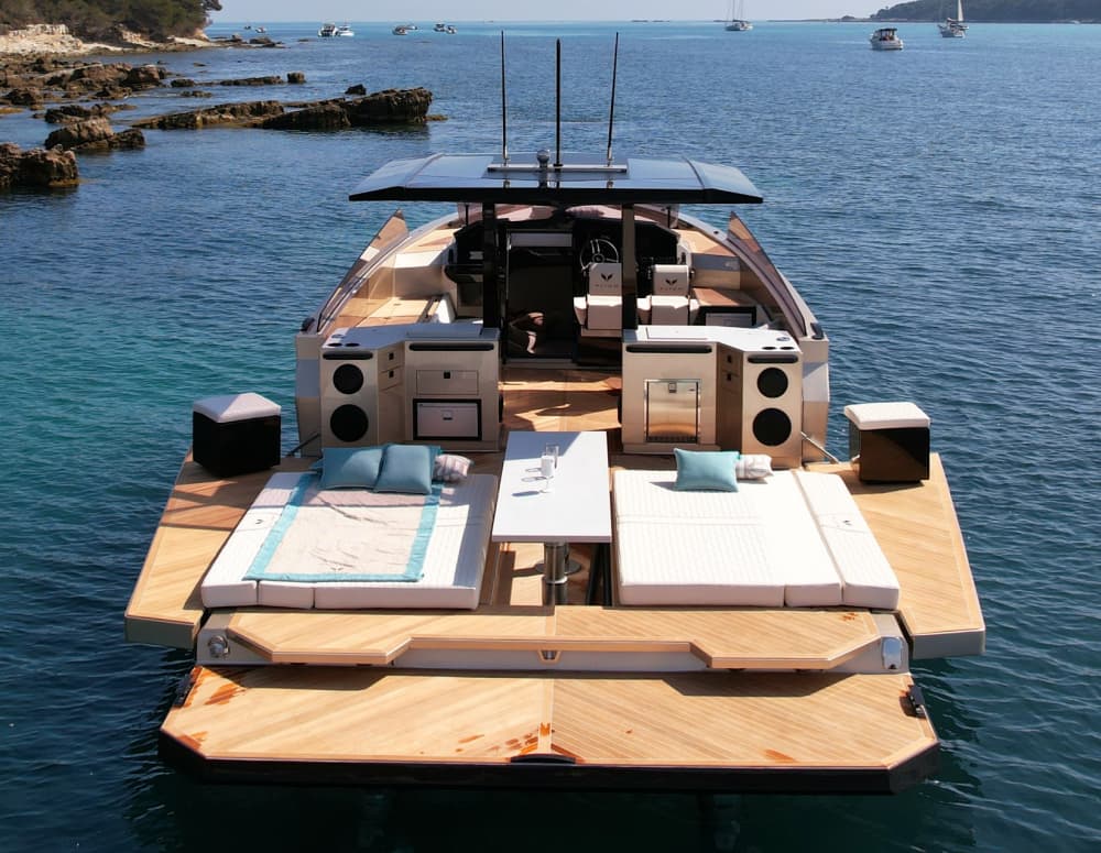 A day spent exploring the most beautiful coves and hidden beaches of the French Riviera.