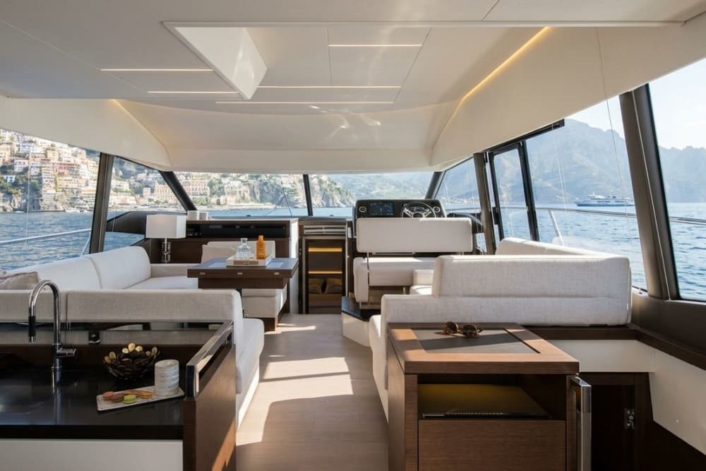 Ein Tag, um Capri mit der Yacht zu entdecken
