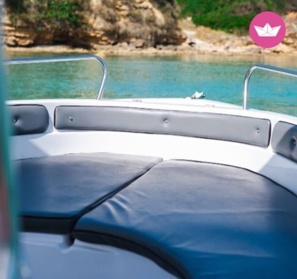 Private 3-Hour Boat Tour to Keri Caves, Mizithres & Turtle Island