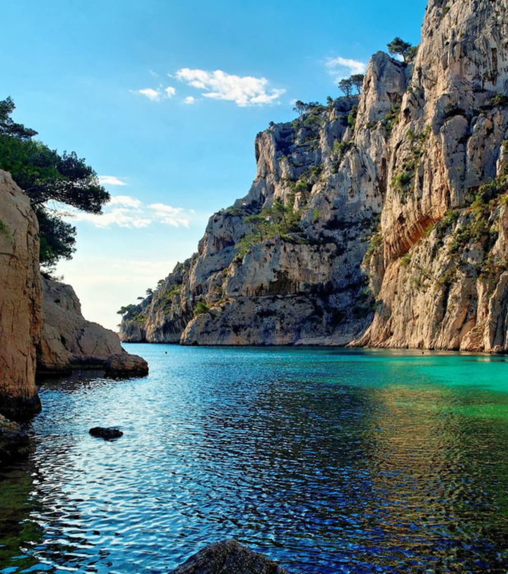 Scopri Marsiglia con un'escursione di mezza giornata in motoscafo.