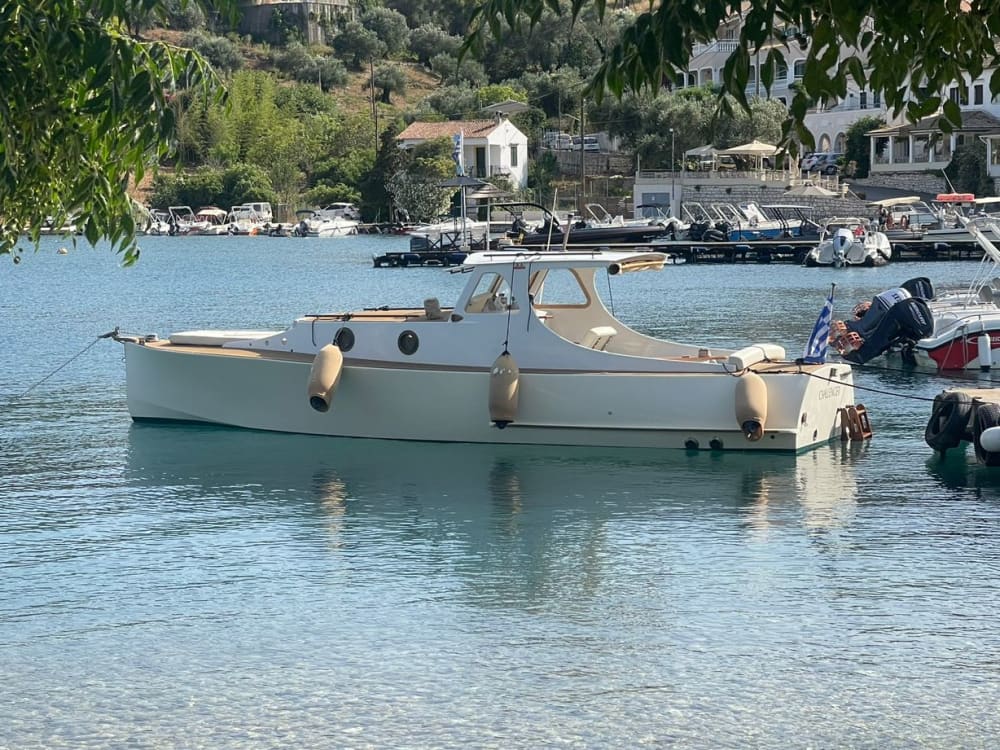 Een exclusieve meze-cruise-ervaring op Corfiot! Griekse lekkernijen: meze-schotels en ouzo.