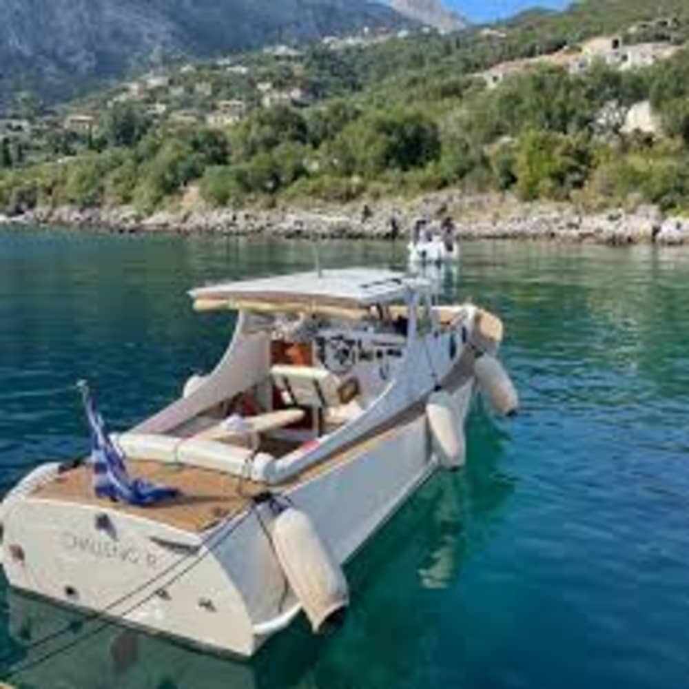 Een exclusieve meze-cruise-ervaring op Corfiot! Griekse lekkernijen: meze-schotels en ouzo.