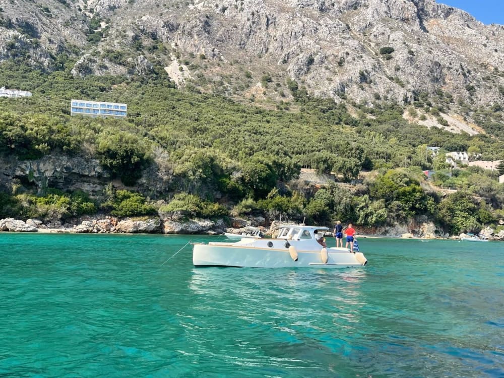 Een exclusieve meze-cruise-ervaring op Corfiot! Griekse lekkernijen: meze-schotels en ouzo.