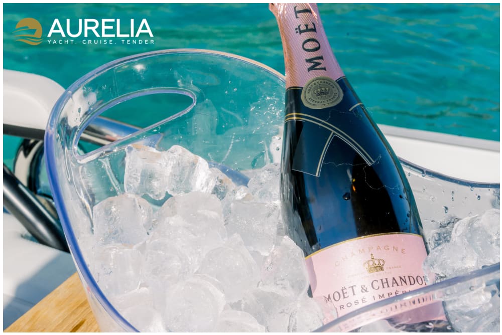Een exclusieve meze-cruise-ervaring op Corfiot! Griekse lekkernijen: meze-schotels en ouzo.