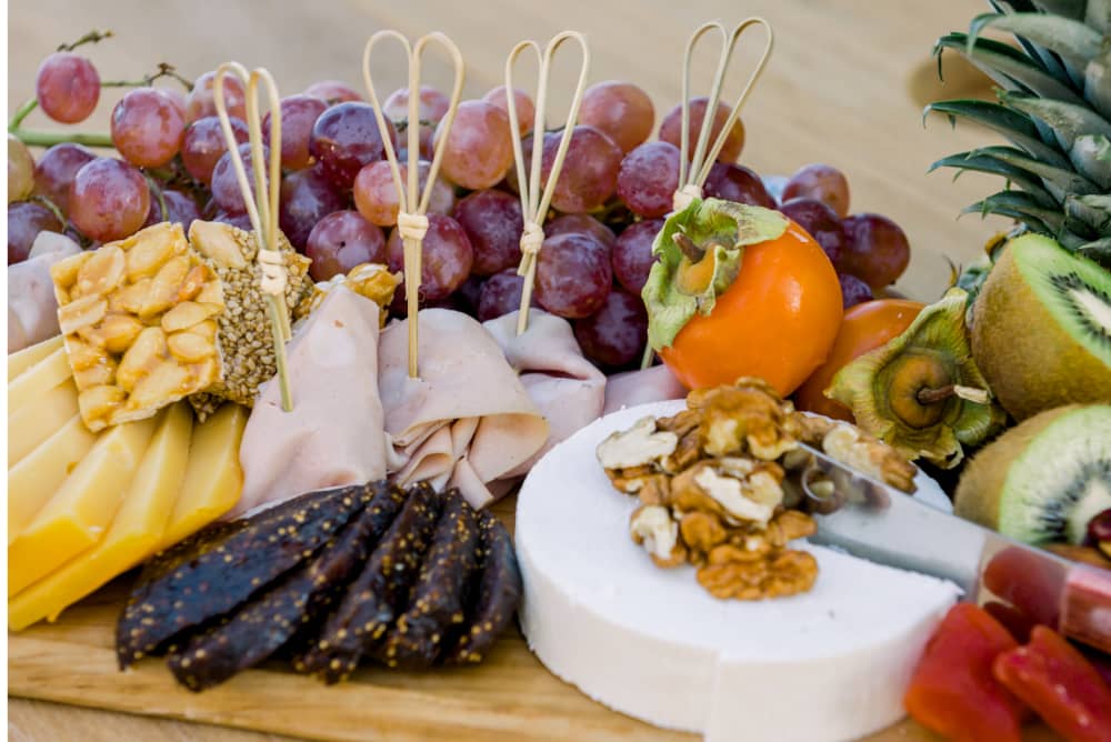 Een exclusieve meze-cruise-ervaring op Corfiot! Griekse lekkernijen: meze-schotels en ouzo.