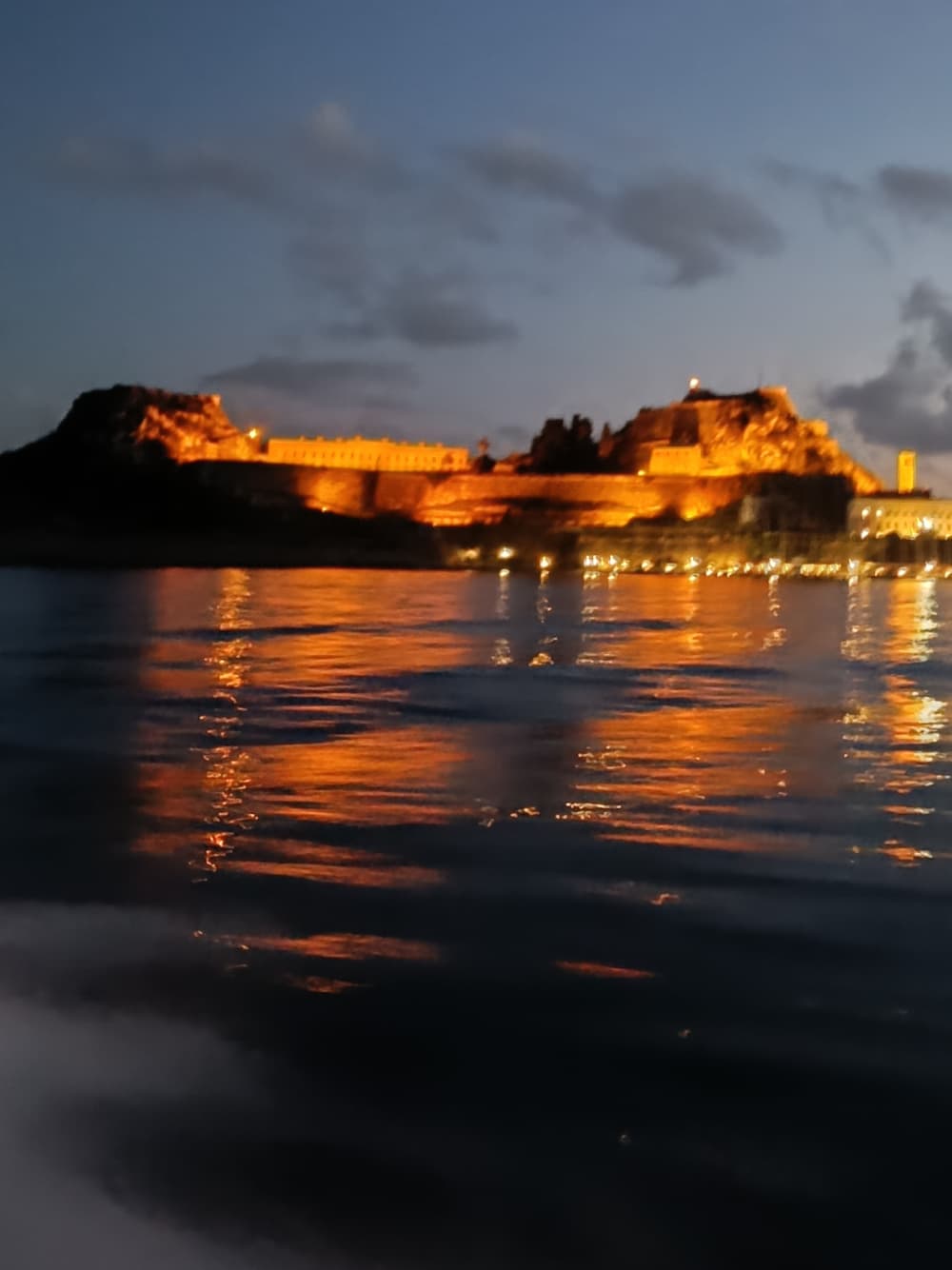 Gouden zonsondergangcruise langs Corfu-stad