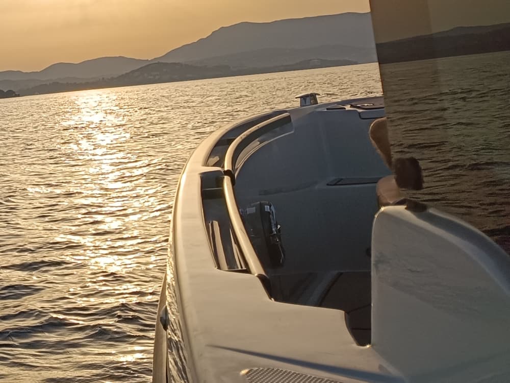 Gouden zonsondergangcruise langs Corfu-stad