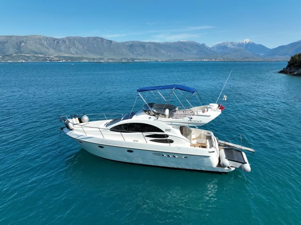 Expérience d'une journée complète à Saranda avec yacht de luxe