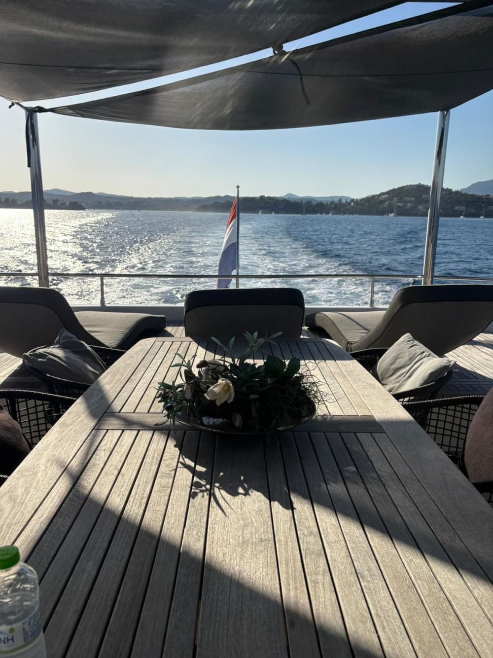 Découvrez les eaux cristallines de la Méditerranée à bord d'un yacht