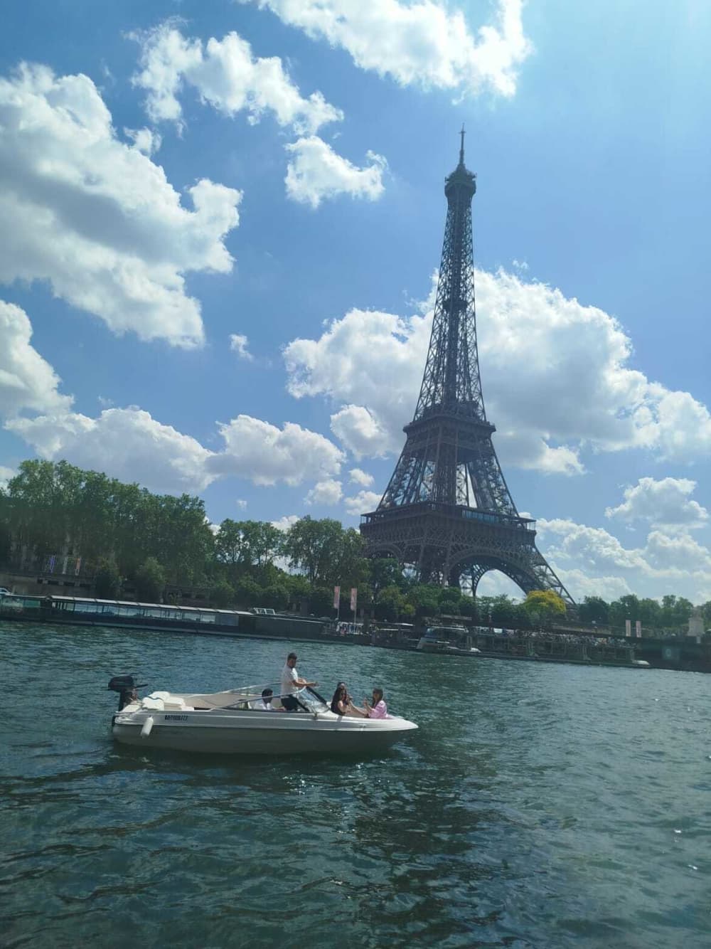 Private Cruise 1.5 hours – Stopover at the Botanical Garden
