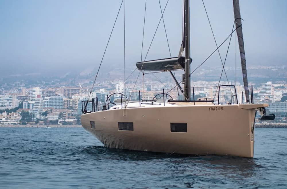 Luxury day trip in Ibiza and Formentera: sunset experience for 11 people with captain included.