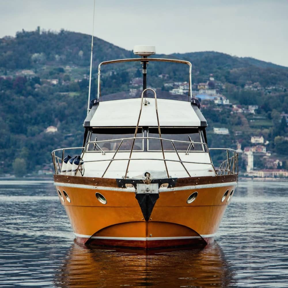 Be enchanted between Arona and the Borromean Islands