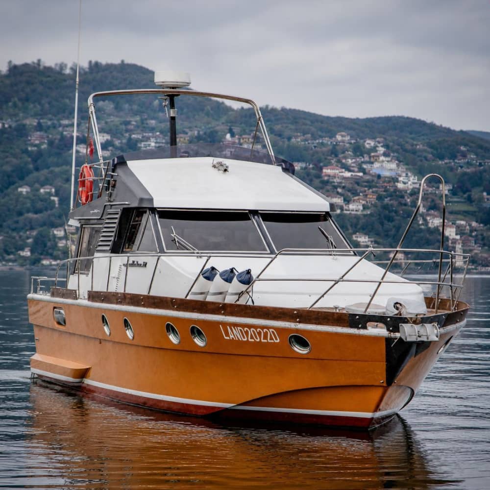 Be enchanted between Arona and the Borromean Islands
