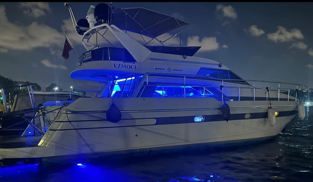 Luxury Yacht Tour in Istanbul – Up to 12 Guests