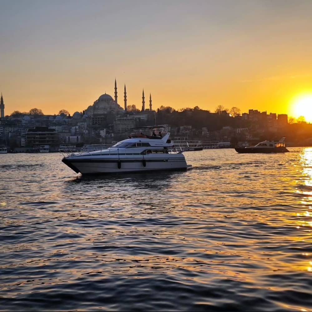 Luxus-Yachttour in Istanbul – Bis zu 12 Gäste
