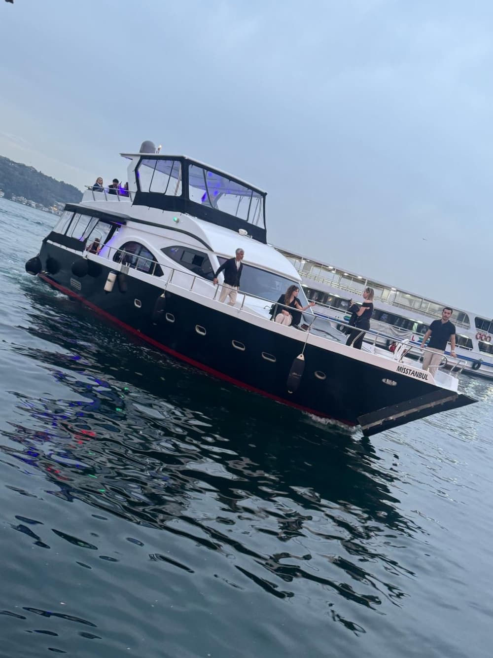 Excursão de iate de luxo para 23 pessoas pelo Bósforo – Istambul