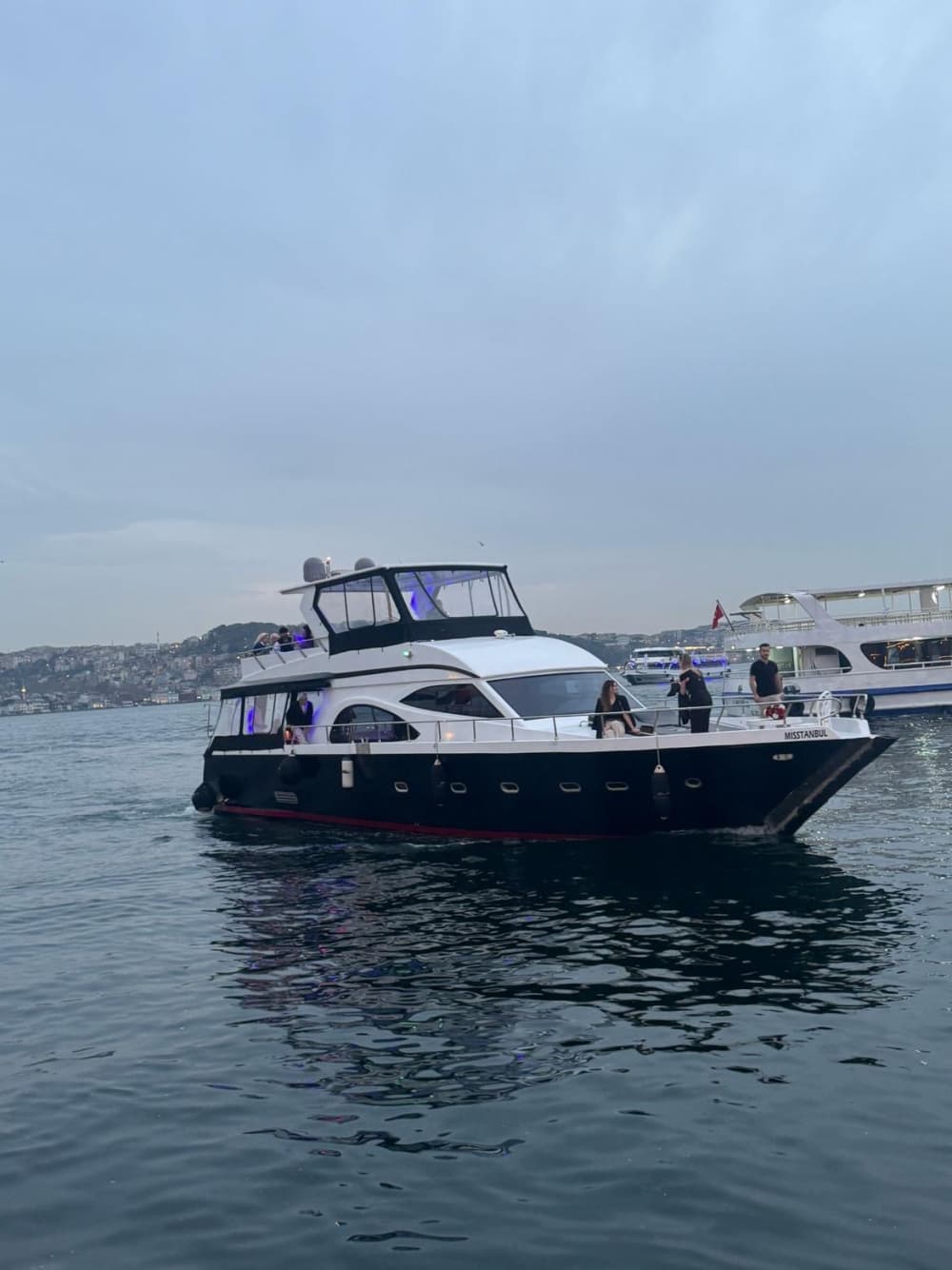 Excursão de iate de luxo para 23 pessoas pelo Bósforo – Istambul