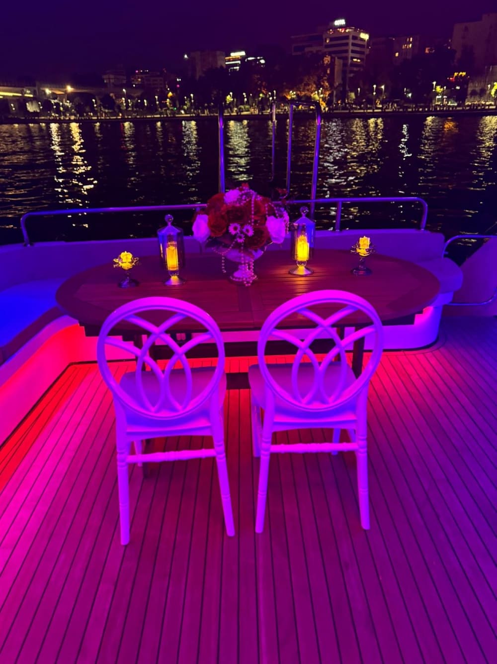 Excursão de iate de luxo para 23 pessoas pelo Bósforo – Istambul