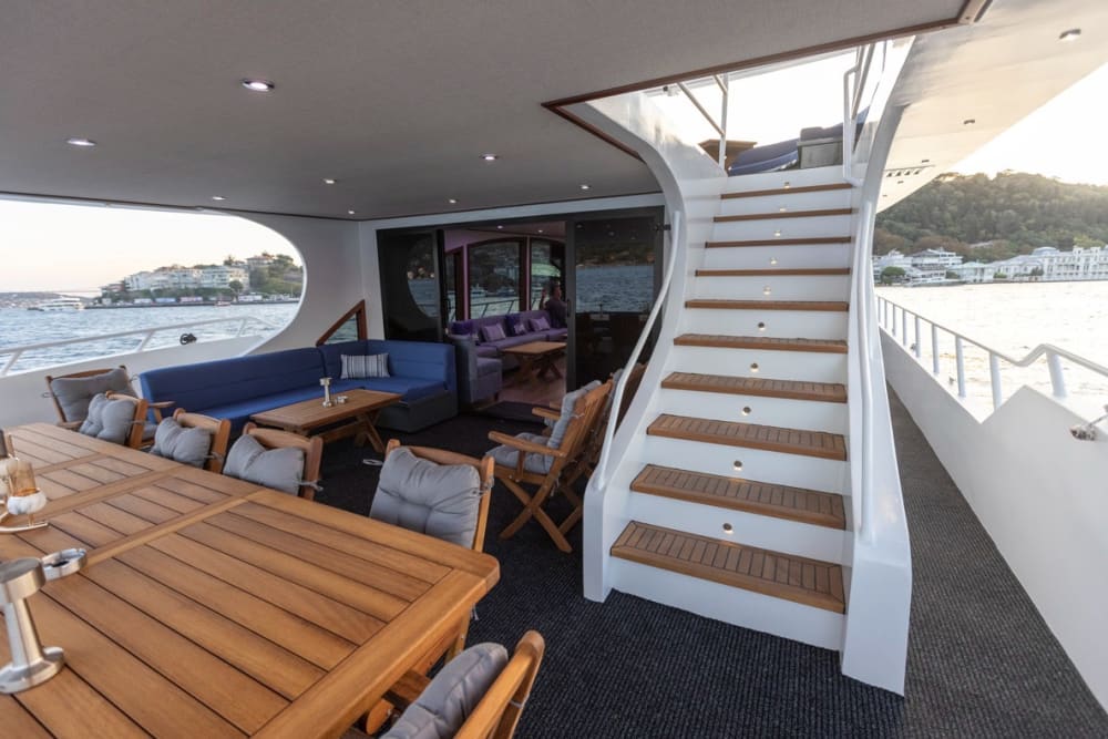 Luxe jacht voor maximaal 78 gasten – Exclusieve ervaring op de Bosporus, Istanbul