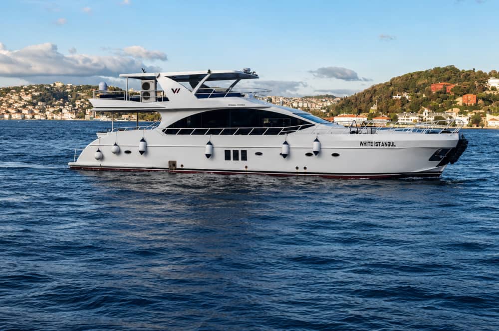 Croisière sur le Bosphore en méga-yacht pour 80 personnes – Istanbul