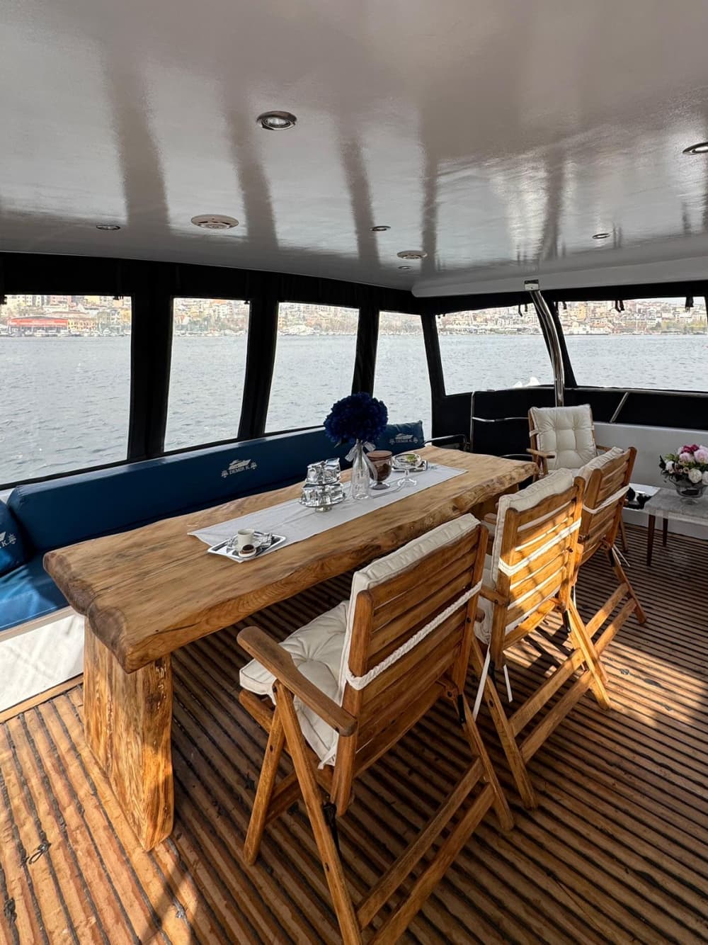 Passeio de iate de luxo pelo Bósforo em Istambul