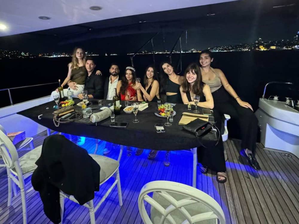 Istanbul Luxury Daytime Bosphorus Yacht Cruise with Fruits & Snacks