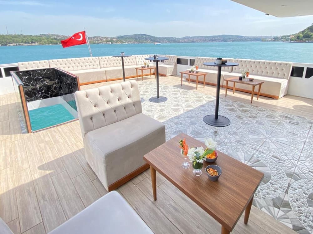 Elegant Bosphorus Cruise for Large Groups