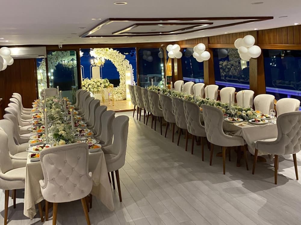 Luxury 2-Hour Bosphorus Yacht Experience