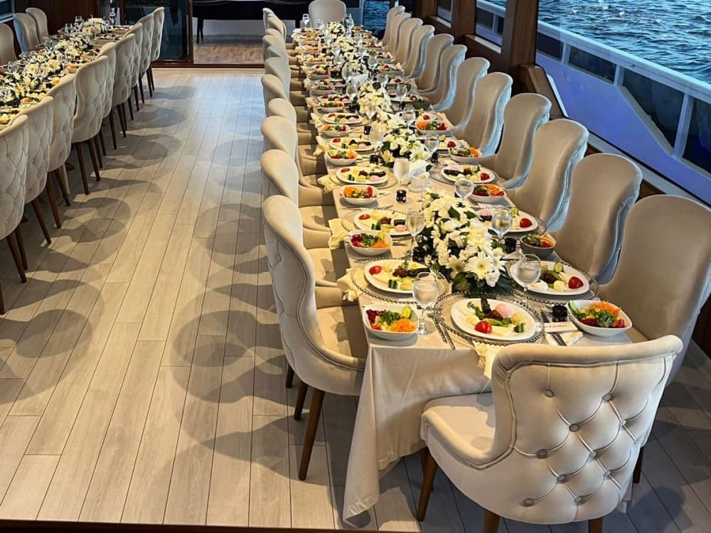 Luxury 2-Hour Bosphorus Yacht Experience