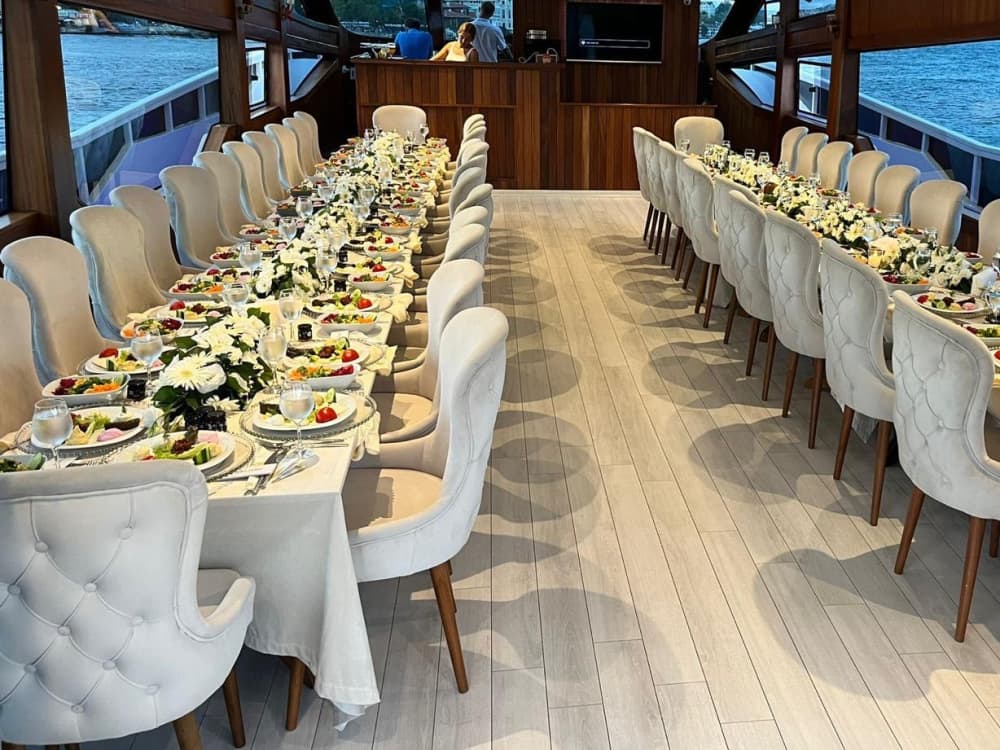 Elegant Bosphorus Cruise for Large Groups