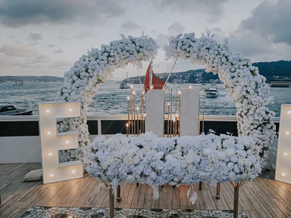 Luxury 2-Hour Bosphorus Yacht Experience