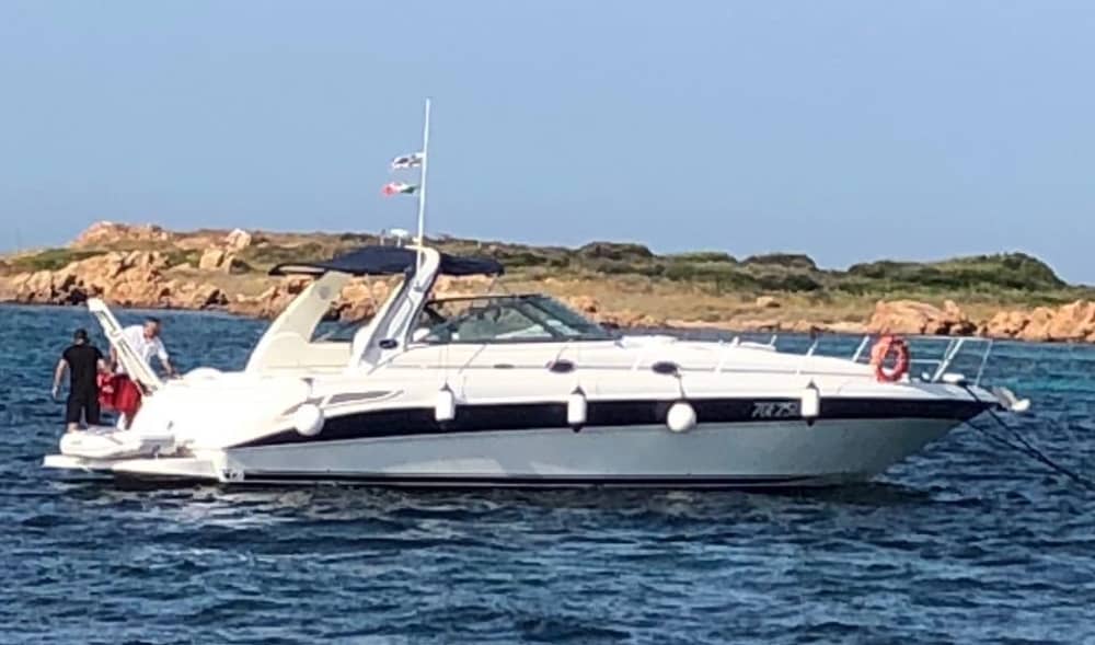 Votre bateau à moteur privé pour une journée autour de Porto San Paolo